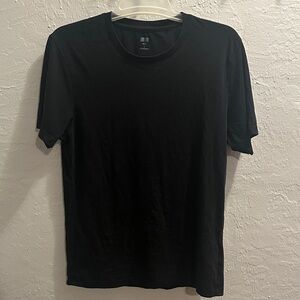 Uniqlo Men’s Basic Black T Shirt - S